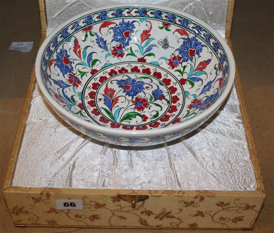 Cased Isnik style bowl(-)